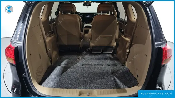 KIA CARNIVAL 7-SEATER LIMOUSINE