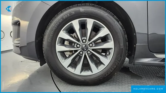 KIA CARNIVAL 11-SEATER PRESTIGE