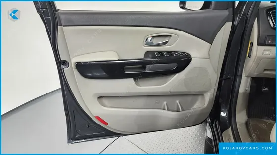 KIA CARNIVAL 11-SEATER PRESTIGE
