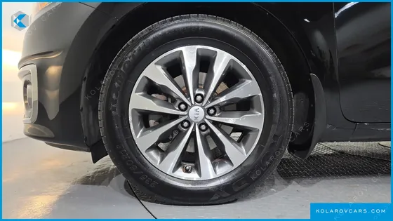 KIA CARNIVAL 9-SEATER LUXURY