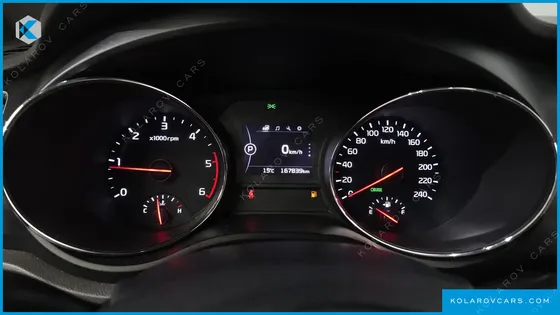 KIA CARNIVAL 9-SEATER LUXURY