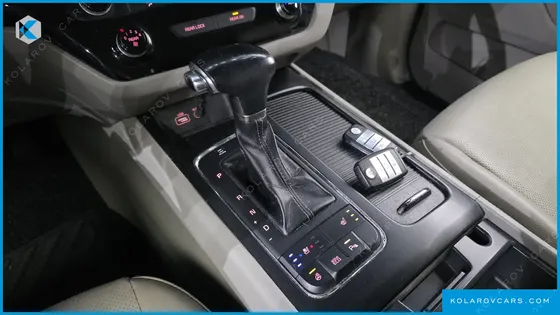 KIA CARNIVAL 9-SEATER LUXURY