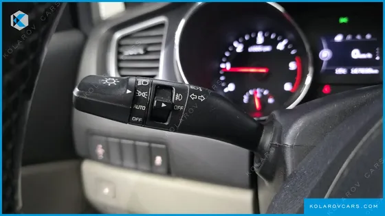 KIA CARNIVAL 9-SEATER LUXURY