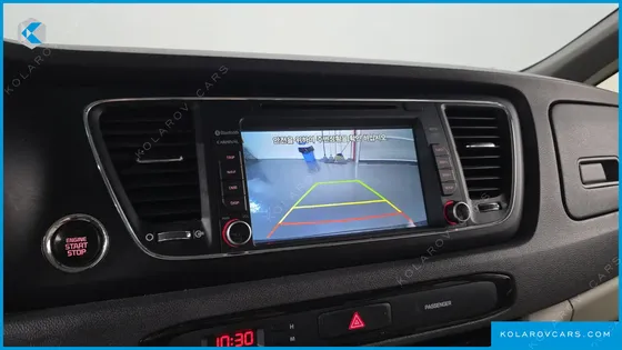 KIA CARNIVAL 9-SEATER LUXURY