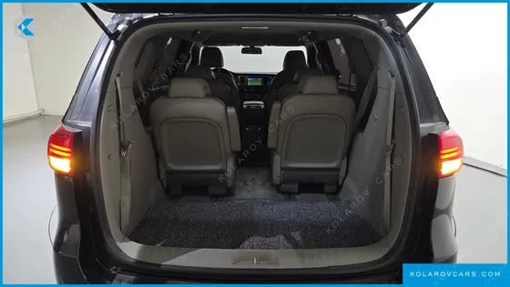 KIA CARNIVAL 9-SEATER LUXURY