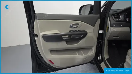 KIA CARNIVAL 9-SEATER LUXURY