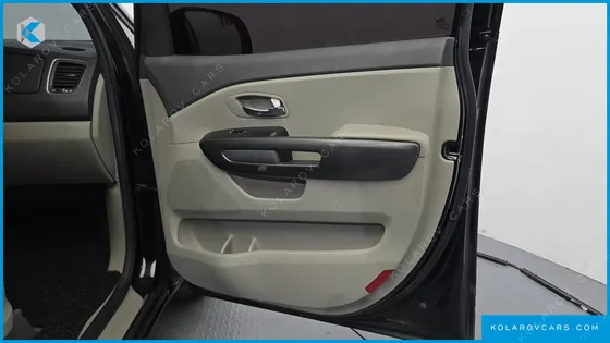 KIA CARNIVAL 9-SEATER LUXURY