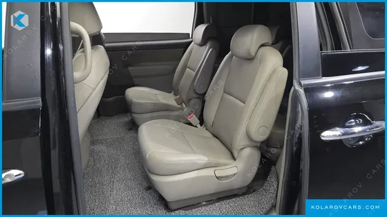 KIA CARNIVAL 9-SEATER LUXURY