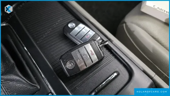 KIA CARNIVAL 9-SEATER LUXURY