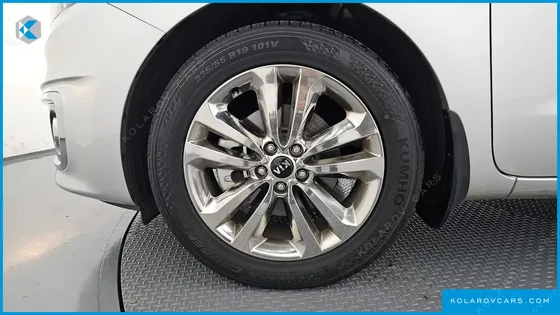 KIA CARNIVAL 9-SEATER PRESTIGE