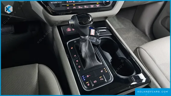 KIA CARNIVAL 9-SEATER PRESTIGE