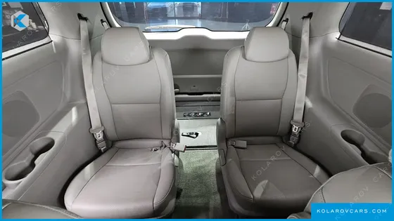 KIA CARNIVAL 9-SEATER PRESTIGE