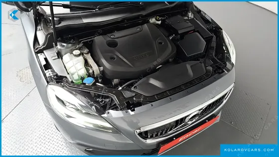 VOLVO V40 D3