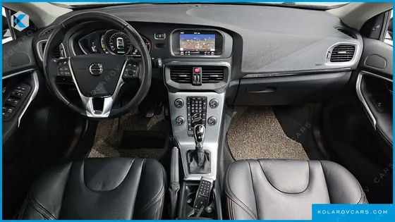 VOLVO V40 D3