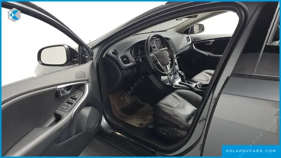 VOLVO V40 D3