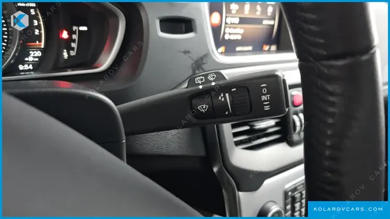 VOLVO V40 D3
