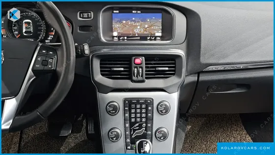 VOLVO V40 D3