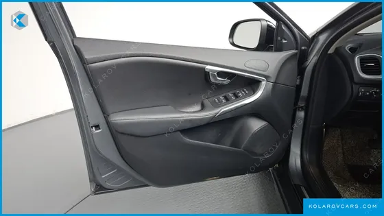 VOLVO V40 D3