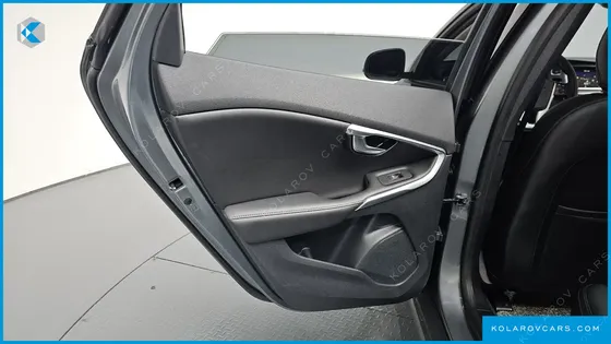 VOLVO V40 D3