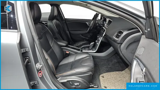 VOLVO V40 D3