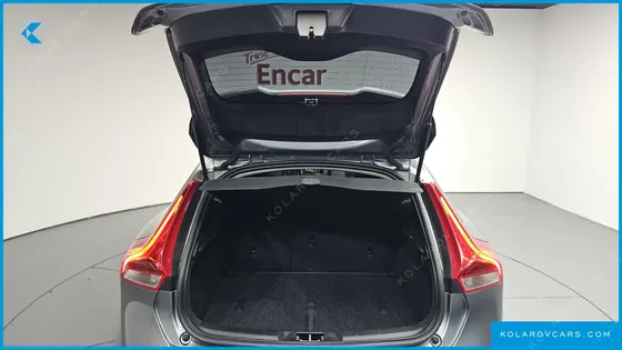 VOLVO V40 D3