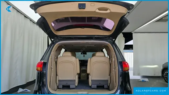 KIA CARNIVAL 9-SEATER PRESTIGE