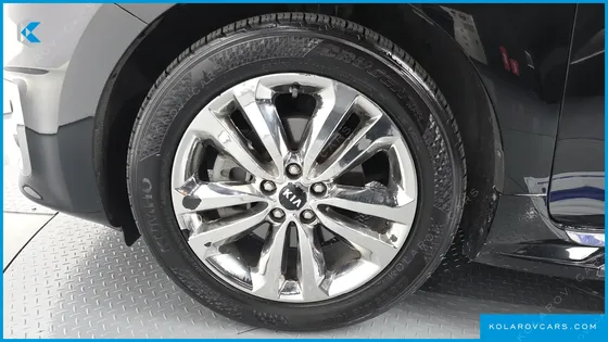 KIA CARNIVAL 9-SEATER PRESTIGE