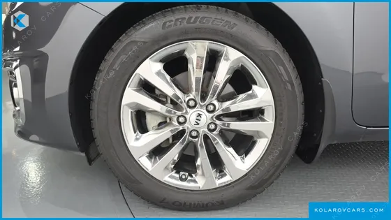 KIA CARNIVAL GASOLINE 9-SEATER NOBLESSE