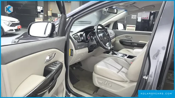 KIA CARNIVAL GASOLINE 9-SEATER NOBLESSE