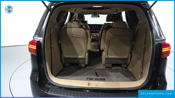KIA CARNIVAL 9-SEATER HI-LIMOUSINE