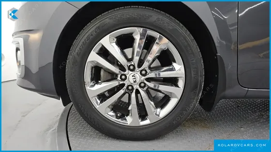 KIA CARNIVAL 9-SEATER PRESTIGE