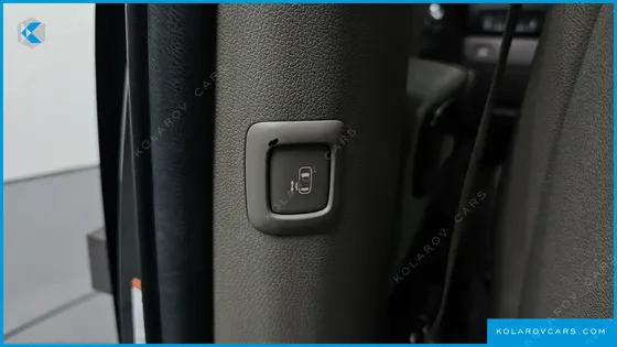KIA CARNIVAL 9-SEATER PRESTIGE