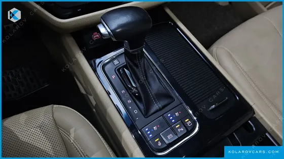 KIA CARNIVAL 9-SEATER NOBLESSE