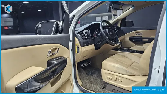 KIA CARNIVAL 9-SEATER NOBLESSE