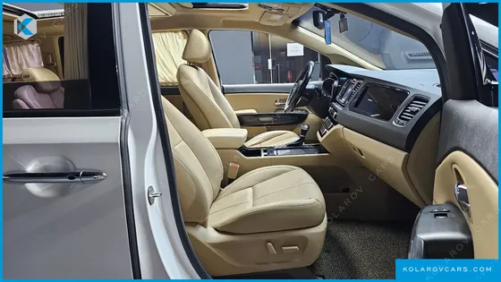 KIA CARNIVAL 9-SEATER NOBLESSE