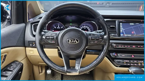 KIA CARNIVAL 9-SEATER NOBLESSE