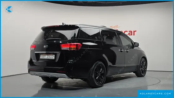 KIA CARNIVAL 9-SEATER NOBLESSE