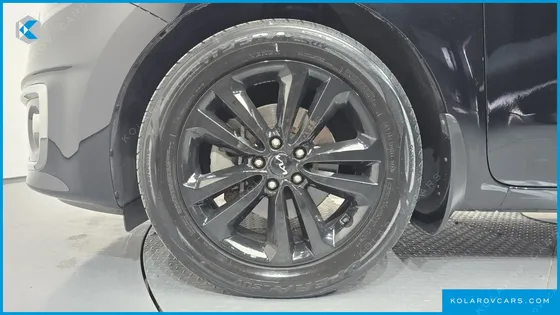 KIA CARNIVAL 9-SEATER NOBLESSE