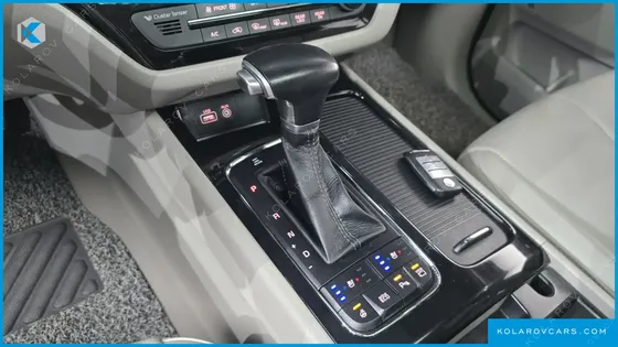 KIA CARNIVAL 9-SEATER NOBLESSE