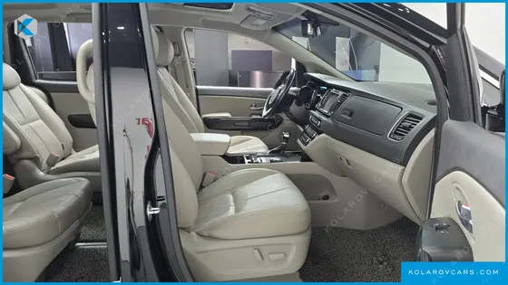KIA CARNIVAL 9-SEATER NOBLESSE