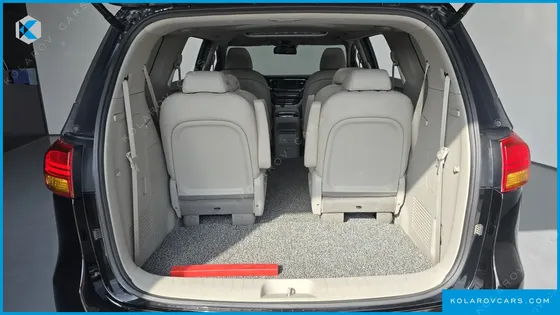 KIA CARNIVAL 9-SEATER NOBLESSE