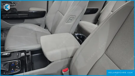 KIA CARNIVAL 9-SEATER NOBLESSE