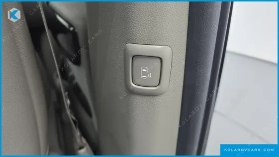 KIA CARNIVAL 9-SEATER NOBLESSE