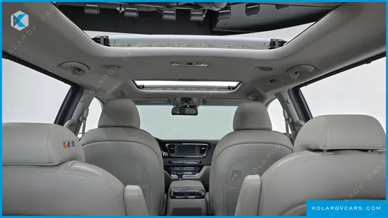 KIA CARNIVAL 9-SEATER NOBLESSE