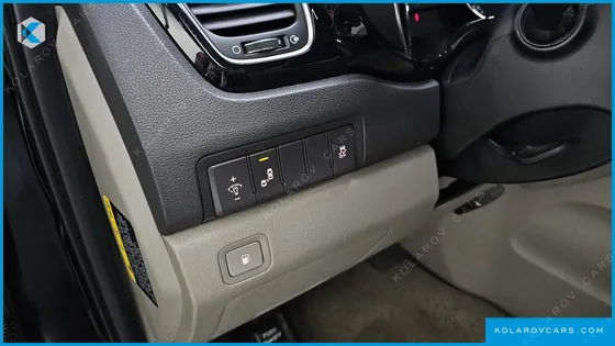 KIA CARNIVAL 9-SEATER PRESTIGE