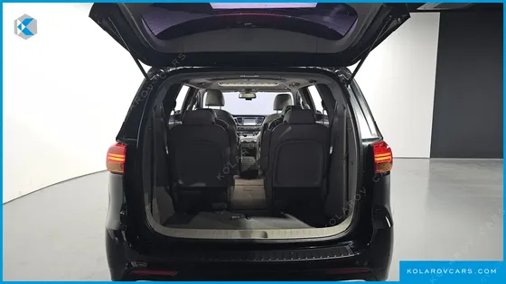 KIA CARNIVAL 9-SEATER PRESTIGE
