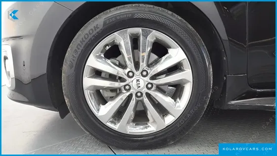 KIA CARNIVAL 9-SEATER NOBLESSE