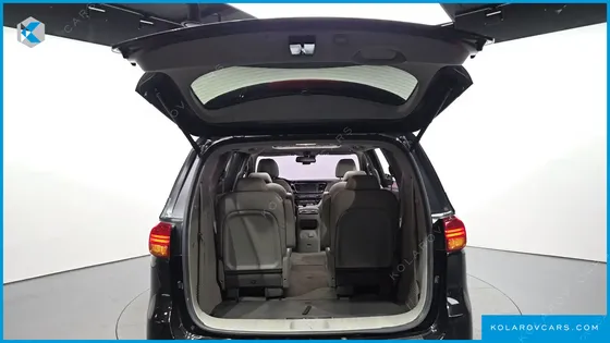 KIA CARNIVAL 9-SEATER NOBLESSE