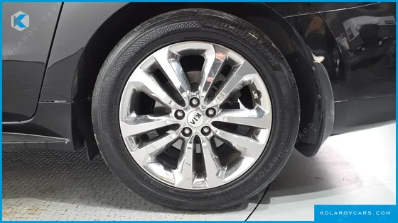 KIA CARNIVAL 9-SEATER NOBLESSE
