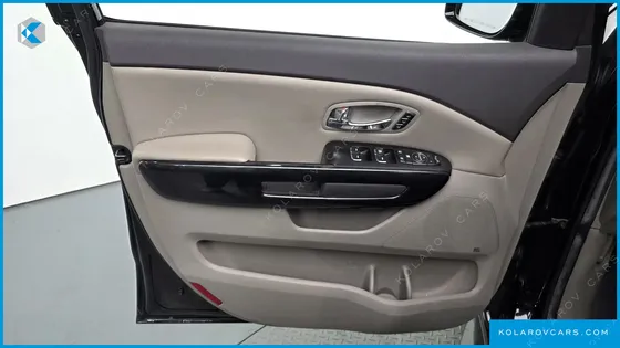 KIA CARNIVAL 9-SEATER NOBLESSE